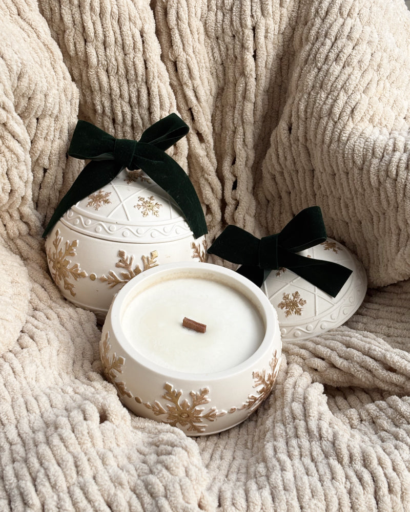 Świeca Świąteczna Bombka 230g - Soft Cashmere