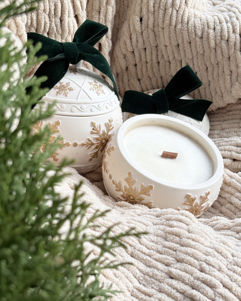 Świeca Świąteczna Bombka 230g - Soft Cashmere