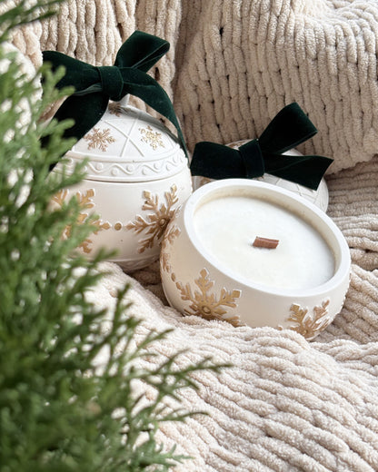 Świeca Świąteczna Bombka 230g - Soft Cashmere